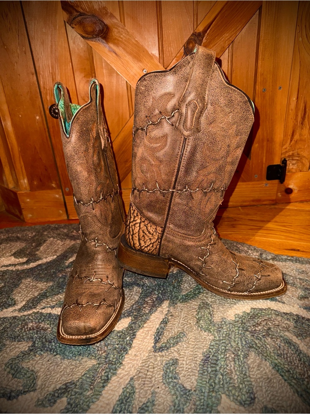 Corral Women’s Brown Barbed Wire Cowboy Boots with Turquoise Lining - Picture 2 of 10